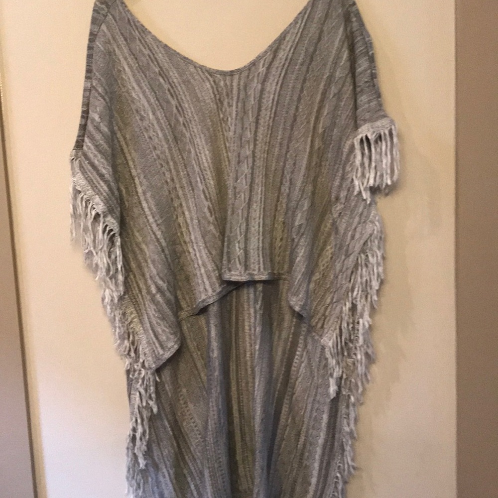 BCBGeneration Cropped-Lo Fringe Poncho